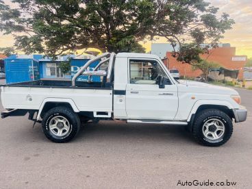 Pre-owned Toyota Land Cruiser V6,4.2L petrol for sale in 