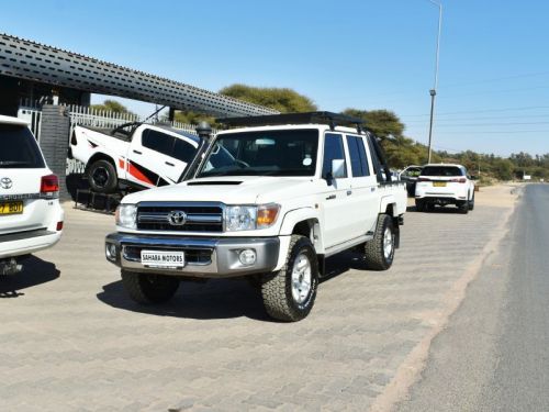Toyota Land Cruiser LX V8 in Botswana