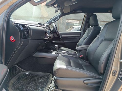 Toyota Hilux Legend RS 2.8GD-6 A/T in Botswana