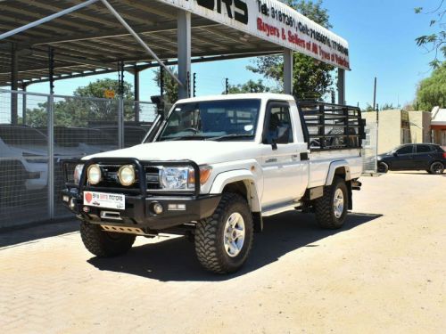 Toyota Land Cruiser V6 in Botswana