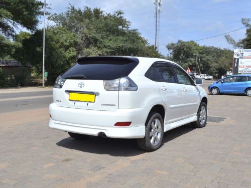 Toyota Harrier 300G in Botswana