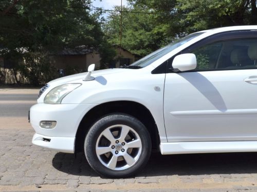 Toyota Harrier 300G in Botswana