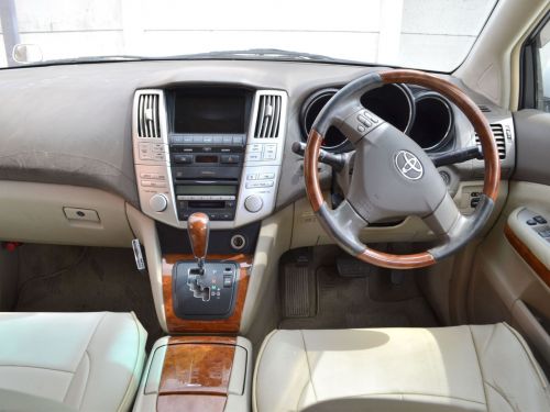Toyota Harrier 300G in Botswana