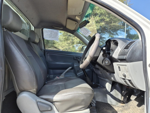 Toyota Hilux 2.5D in Botswana