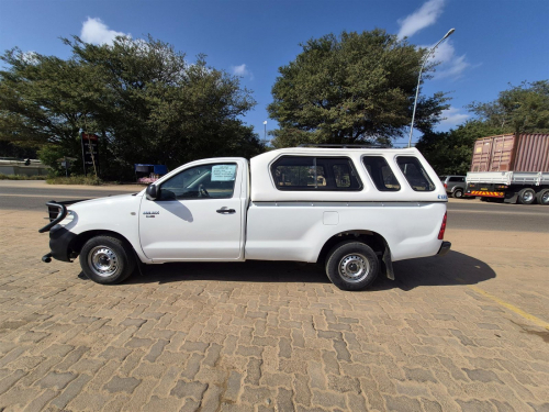 Toyota Hilux 2.5D in Botswana