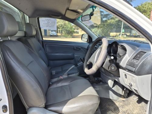 Toyota Hilux 2.5D in Botswana