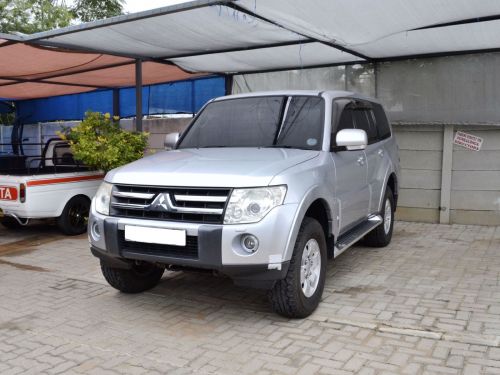 Mitsubishi Pajero - 7 Seater in Botswana