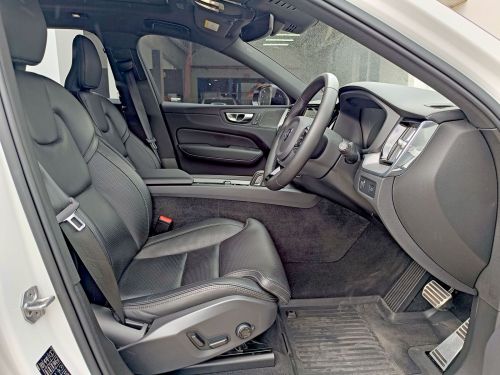 Volvo XC60 B5 AWD in Botswana