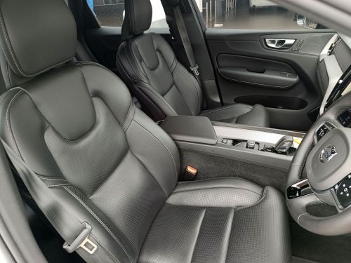 Volvo XC60 B5 AWD in Botswana