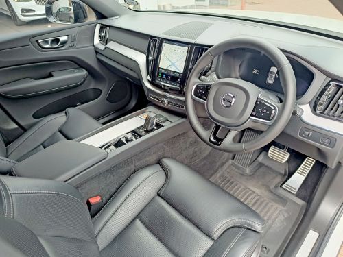 Volvo XC60 B5 AWD in Botswana