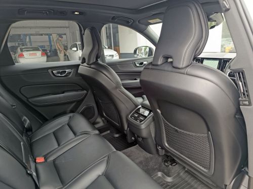 Volvo XC60 B5 AWD in Botswana