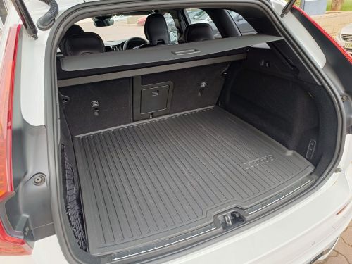 Volvo XC60 B5 AWD in Botswana