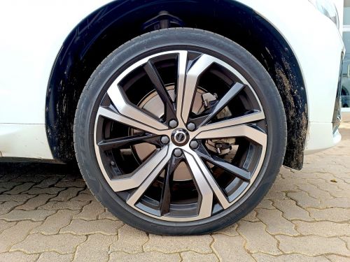 Volvo XC60 B5 AWD in Botswana