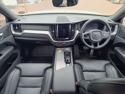 Volvo XC60 B5 AWD in Botswana