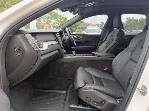 Volvo XC60 B5 AWD in Botswana