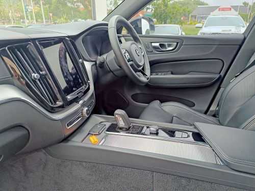 Volvo XC60 B5 AWD in Botswana