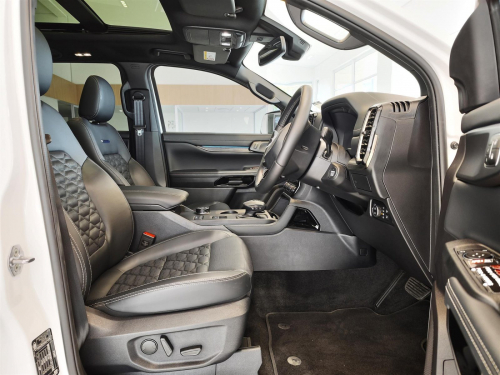 Ford Everest Platinum AWD 3.0L A/T10 in Botswana