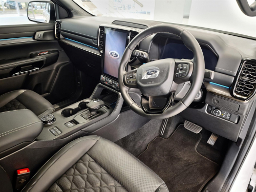 Ford Everest Platinum AWD 3.0L A/T10 in Botswana