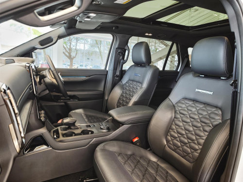 Ford Everest Platinum AWD 3.0L A/T10 in Botswana