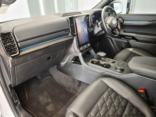 Ford Everest Platinum AWD 3.0L A/T10 in Botswana