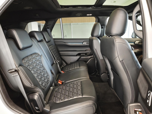 Ford Everest Platinum AWD 3.0L A/T10 in Botswana