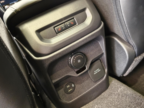 Ford Everest Platinum AWD 3.0L A/T10 in Botswana
