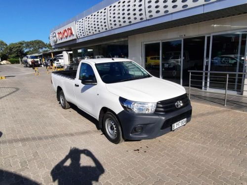 Toyota Hilux 2.0 VVTI A/C in Botswana