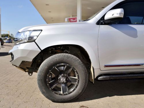 Toyota Land Cruiser 200 Series VX.R V8 in Botswana