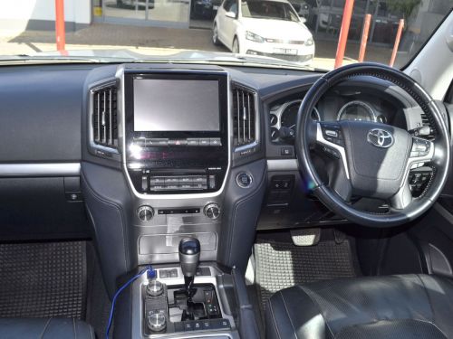 Toyota Land Cruiser 200 Series VX.R V8 in Botswana