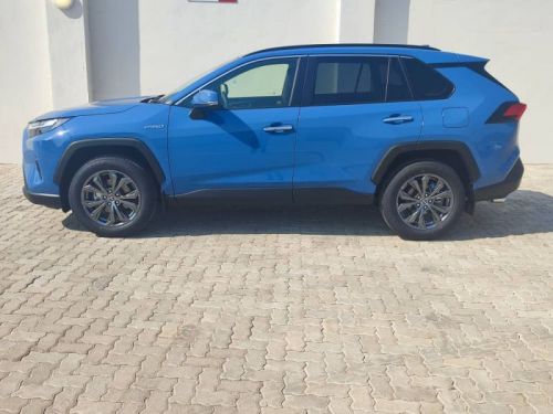 Toyota RAV4 2.5 VX HYBRID in Botswana