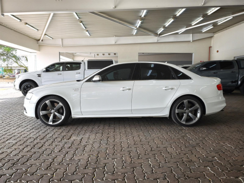 Audi S4 Quattro S Tronic V6T in Botswana