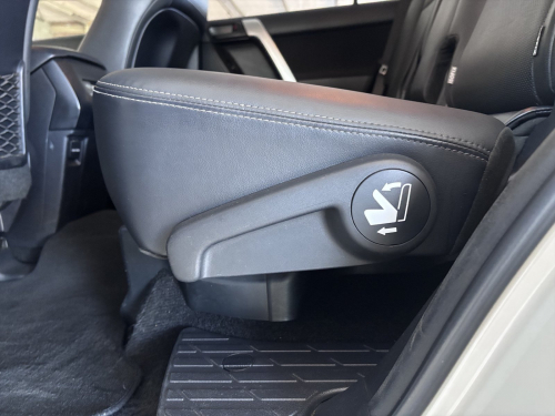 Toyota TOYOTA LAND CRUISER PRADO 2.8 GD-6 TX in Botswana