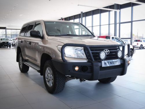 Toyota Land Cruiser 200 V8 GX in Botswana