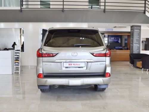 Lexus LX 450d in Botswana