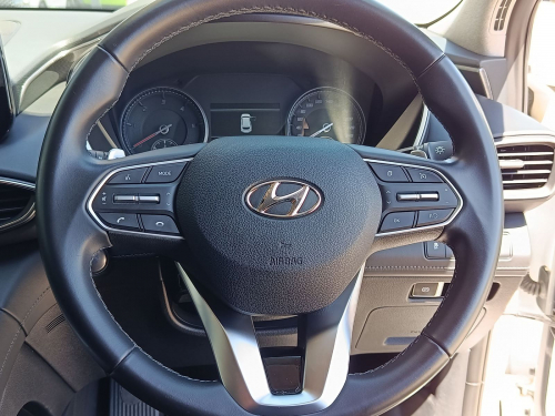 Hyundai Santa Fe R2.2 Executive in Botswana