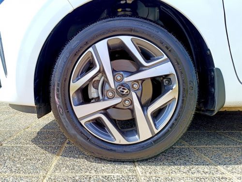 Hyundai Grand i10 1.2 Executive Sedan in Botswana