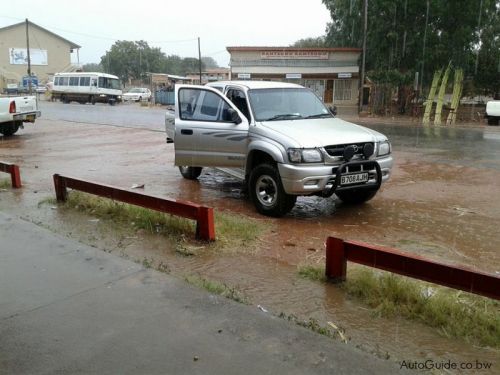 Toyota Hilux 2700i in Botswana