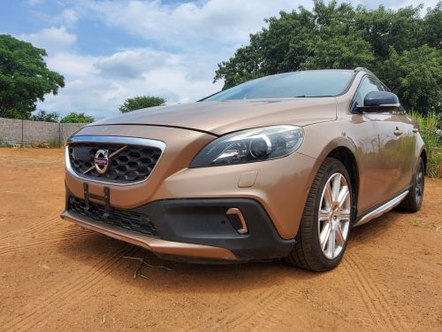 Volvo V40 T5 in Botswana